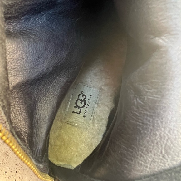 Rare UGG W Castille zip-up boots, like new - Picture 11 of 16